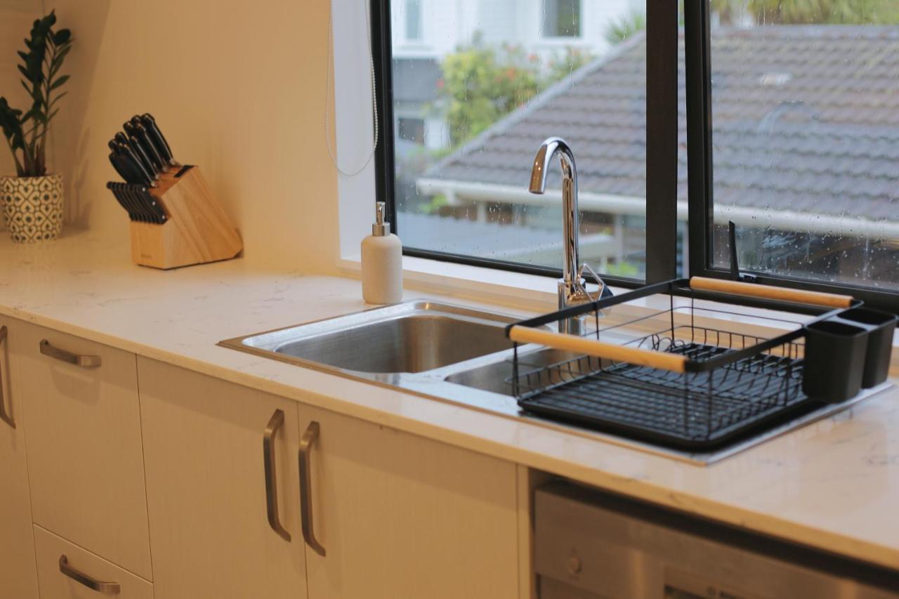 Cozy And Comfortable, Sunny Three-Storey Building Auckland Bagian luar foto