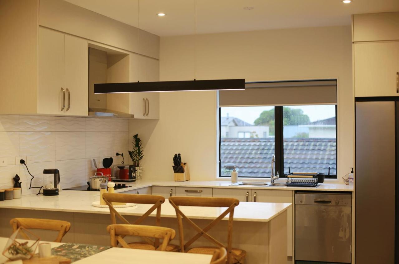 Cozy And Comfortable, Sunny Three-Storey Building Auckland Bagian luar foto